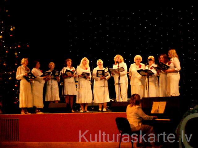 Ventspils sieviešu vokālais ansamblis "Rudens roze" Zvaigžņu dienā 2012.g.